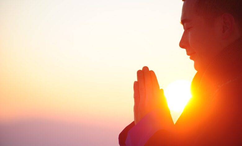 Healing Meditation: man-meditate-at-sunset