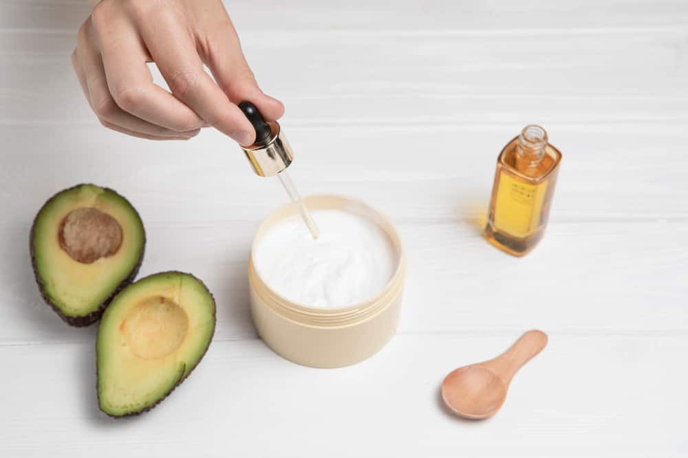 Avocado oil for dry skin