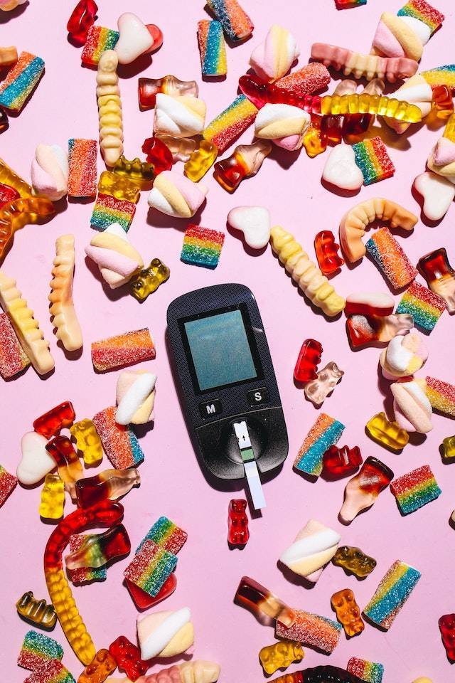 What-are-diabetes'-early-signs: glucometer