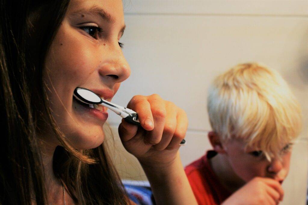 gingivitis-gums: mom-son-brushing-teeth