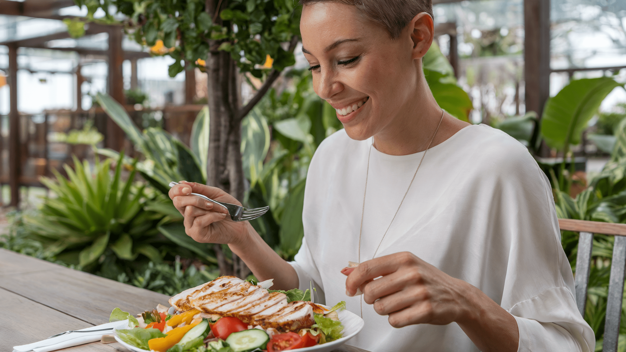 A lady mindfully eating at the park